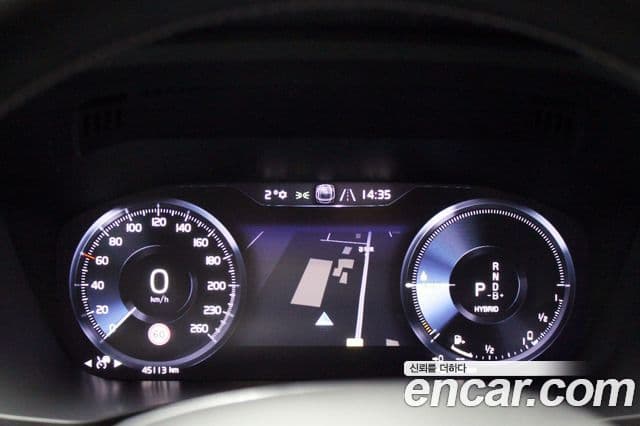 Volvo XC60 2021 — ფოტო 13/20