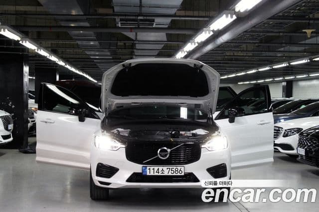 Volvo XC60 2021 — ფოტო 3/20