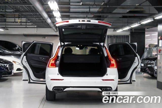 Volvo XC60 2021 — ფოტო 20/20
