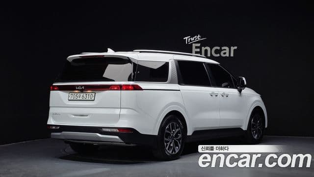Kia Carnival 2023 — ფოტო 2/20