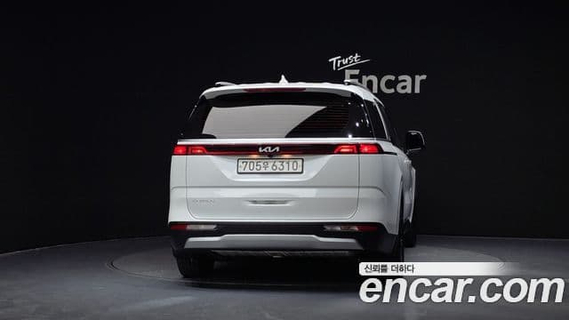 Kia Carnival 2023 — ფოტო 4/20
