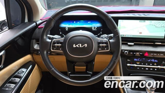 Kia Carnival 2023 — ფოტო 13/20