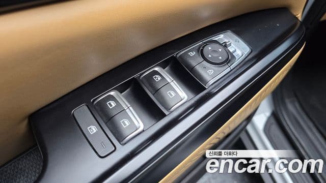 Kia Carnival 2023 — ფოტო 14/20