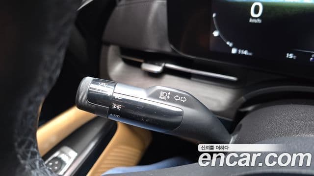 Kia Carnival 2023 — ფოტო 17/20