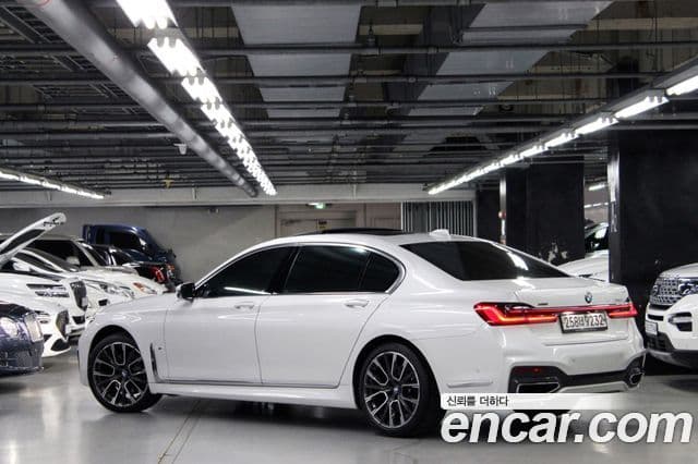 BMW 7 Series 2020 — Photo 18/20