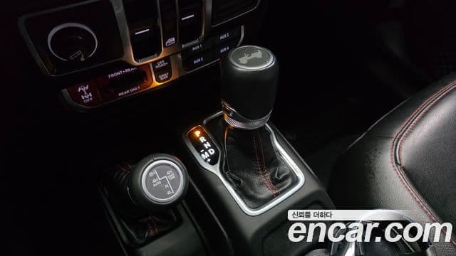 Jeep Wrangler 2022 — Şəkil 9/20