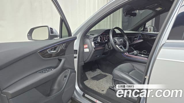 Audi Q7 2021 — Şəkil 10/20