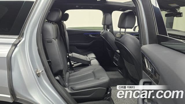 Audi Q7 2021 — Şəkil 12/20