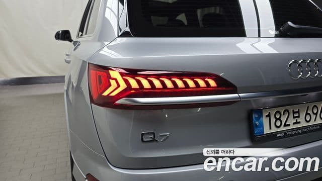 Audi Q7 2021 — ფოტო 21/32