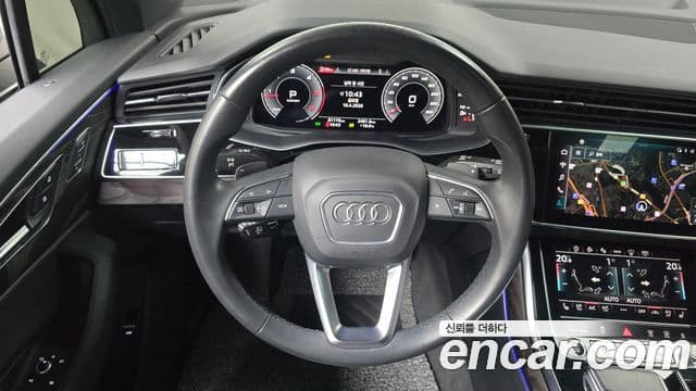 Audi Q7 2021 — ფოტო 20/32