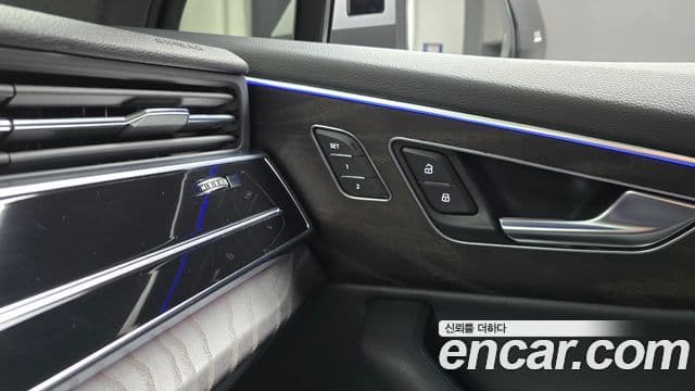 Audi Q7 2021 — ფოტო 32/32