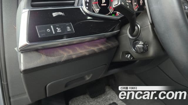 Audi Q7 2021 — ფოტო 1/32