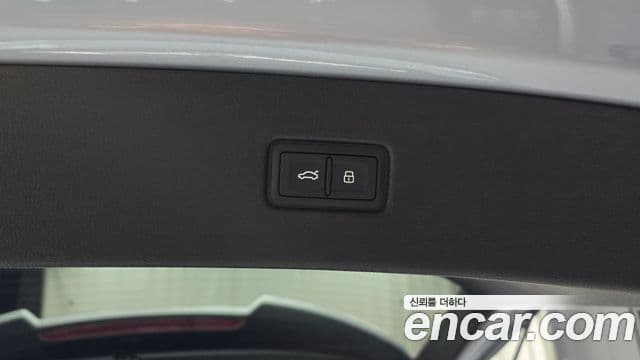 Audi Q7 2021 — ფოტო 17/32
