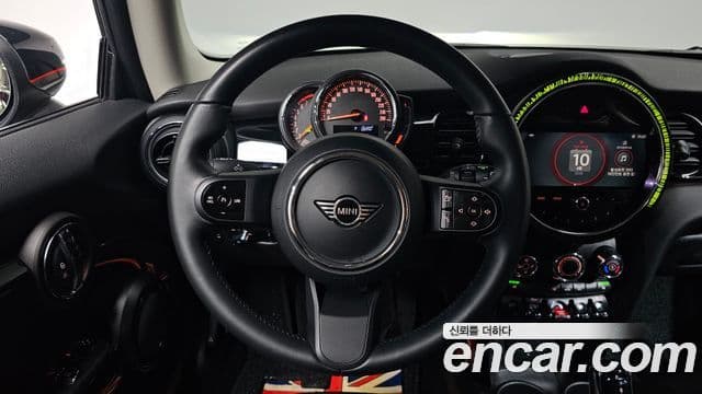 Mini Cooper 2022 — фото 12 из 20