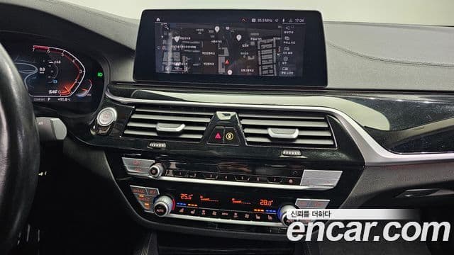 BMW 5 Series 2020 — Şəkil 14/20