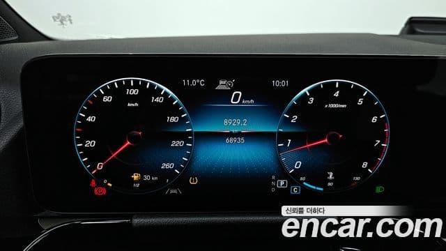 Mercedes-Benz GLA-Class 2021 — Şəkil 8/20