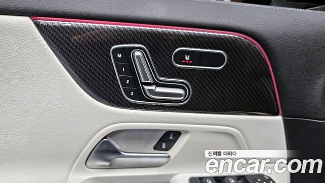 Mercedes-Benz GLA-Class 2021 — Şəkil 14/20
