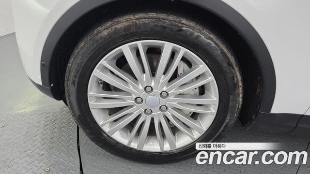 Land Rover Discovery 5 2019 — Şəkil 5/20
