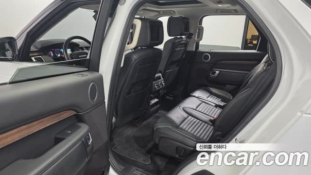 Land Rover Discovery 5 2019 — Şəkil 12/20
