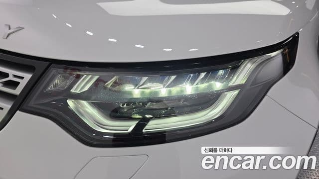 Land Rover Discovery 5 2019 — Photo 17/31