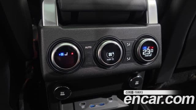 Land Rover Discovery 5 2019 — Photo 8/31