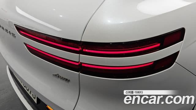 Genesis GV70 2022 — ფოტო 32/33