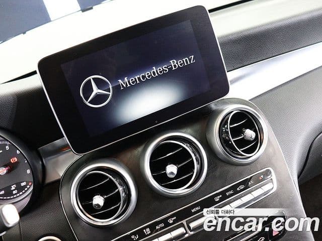 Mercedes-Benz GLC-Class 2019 — Photo 10/20