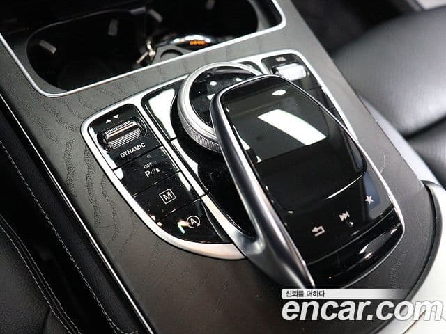 Mercedes-Benz GLC-Class 2019 — Photo 9/20
