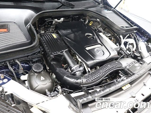 Mercedes-Benz GLC-Class 2019 — Photo 18/20