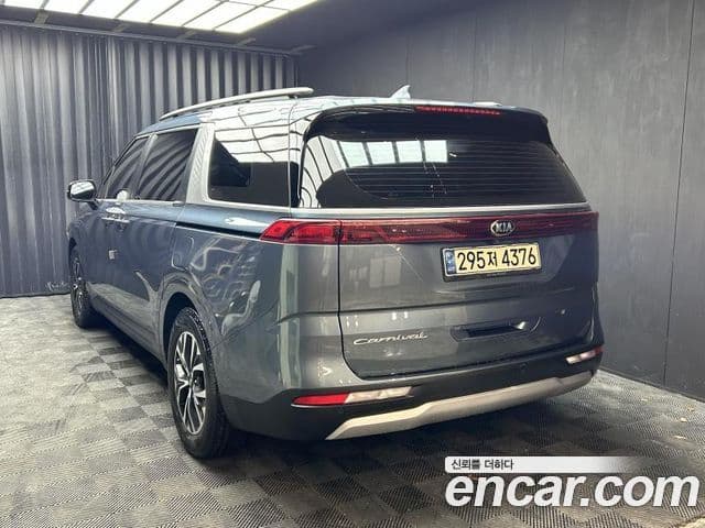 Kia Carnival 2021 — фото 3 из 18