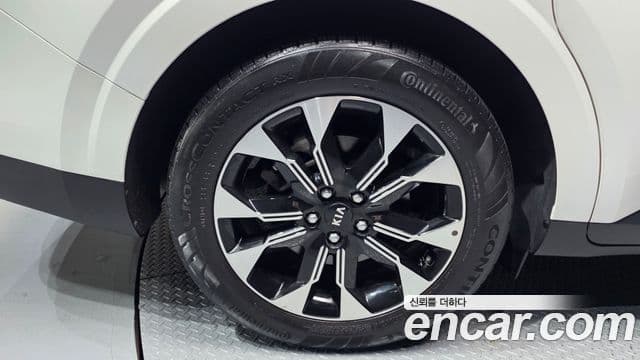 Kia Carnival 2021 — ფოტო 5/20