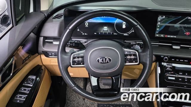 Kia Carnival 2021 — ფოტო 13/20