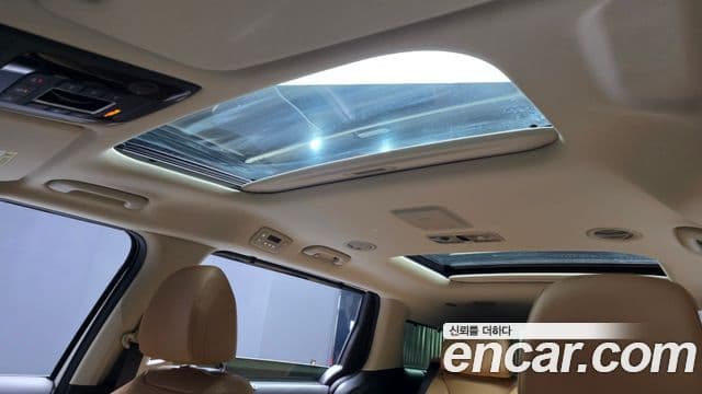 Kia Carnival 2021 — ფოტო 18/20