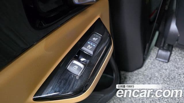 Kia Carnival 2021 — ფოტო 19/20