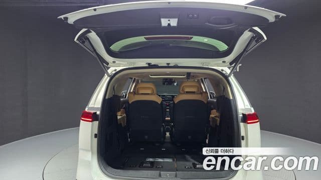 Kia Carnival 2021 — ფოტო 20/20