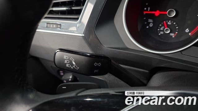 Volkswagen Tiguan 2020 — Şəkil 27/30