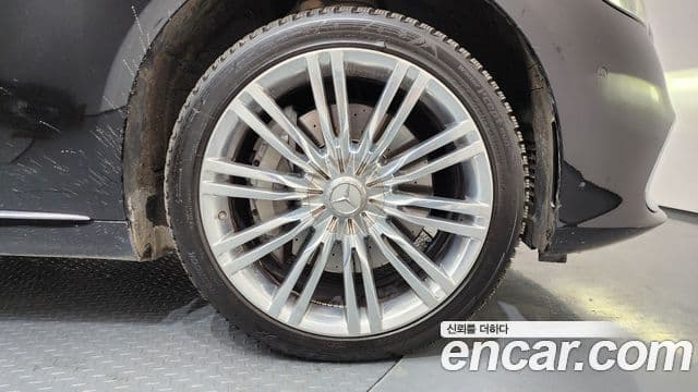 Mercedes-Benz S-Class 2022 — Photo 26/40