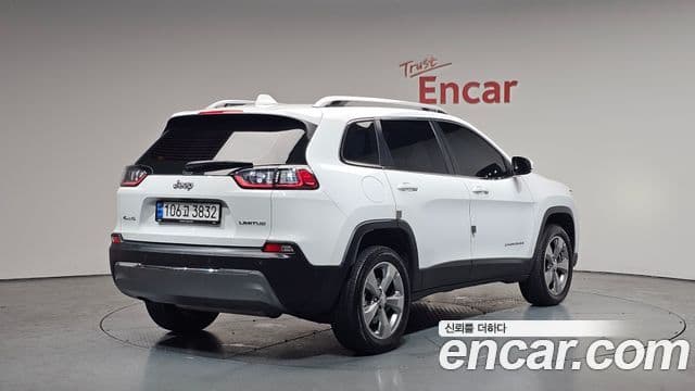 Jeep Cherokee 2021 — Şəkil 10/32