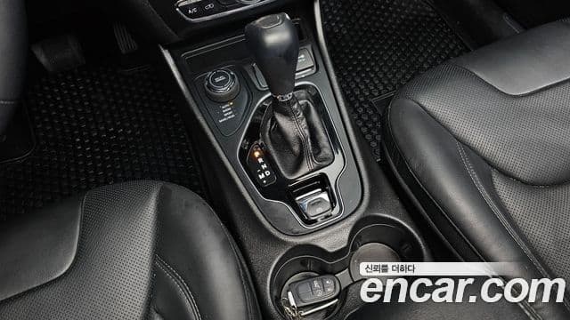 Jeep Cherokee 2021 — Şəkil 23/32