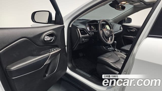 Jeep Cherokee 2021 — Şəkil 22/32
