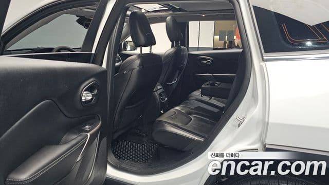 Jeep Cherokee 2021 — Şəkil 12/32