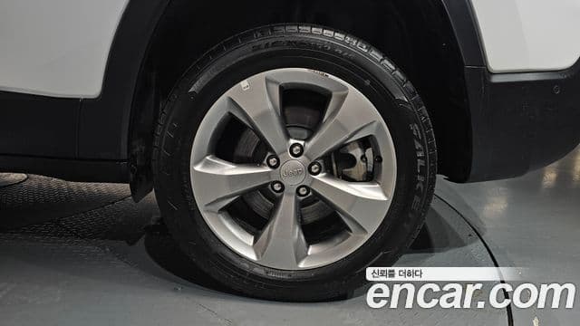Jeep Cherokee 2021 — Şəkil 19/32