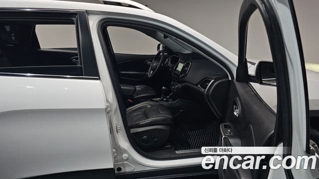 Jeep Cherokee 2021 — Şəkil 14/32