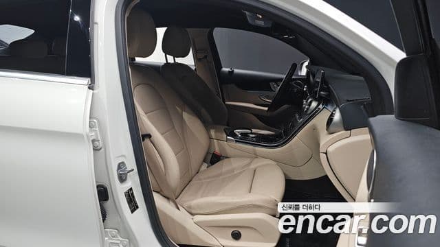 Mercedes-Benz GLC-Class 2019 — Şəkil 8/20