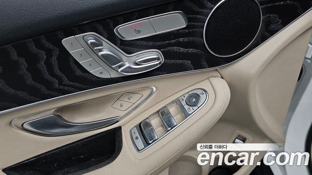 Mercedes-Benz GLC-Class 2019 — Şəkil 17/20