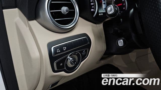 Mercedes-Benz GLC-Class 2019 — Şəkil 18/20