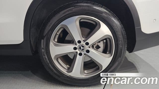Mercedes-Benz GLC-Class 2019 — Photo 14/32