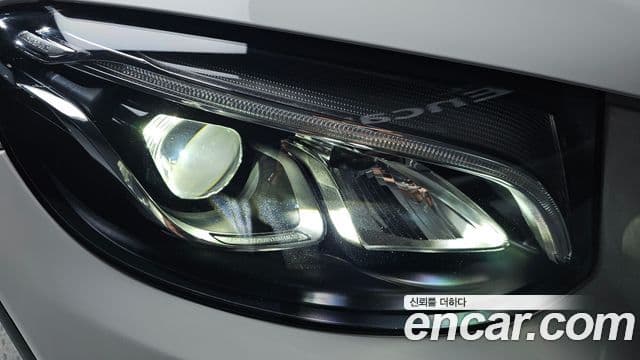 Mercedes-Benz GLC-Class 2019 — Photo 18/32