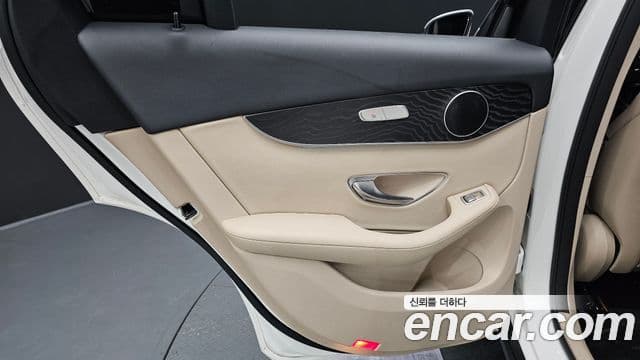 Mercedes-Benz GLC-Class 2019 — Photo 10/32