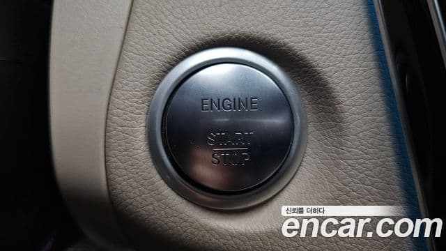 Mercedes-Benz GLC-Class 2019 — Photo 12/32